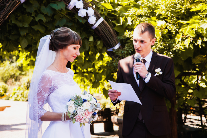 An experts guide to writing vows for your wedding
