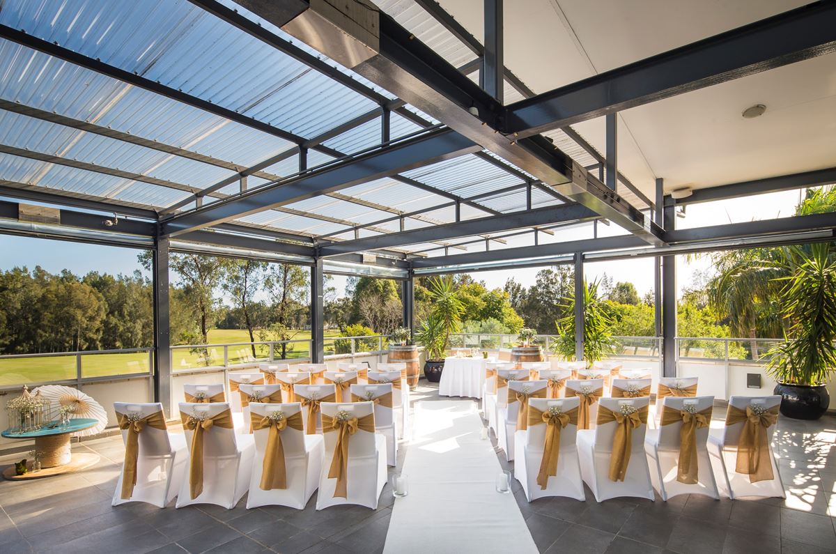 The outdoors come right in under the exposed beams. Image Crowne Plaza Hunter Valley