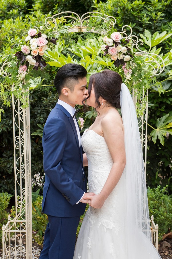 Doris and Kevin were married surrounded by gorgeous greenery. Image: 