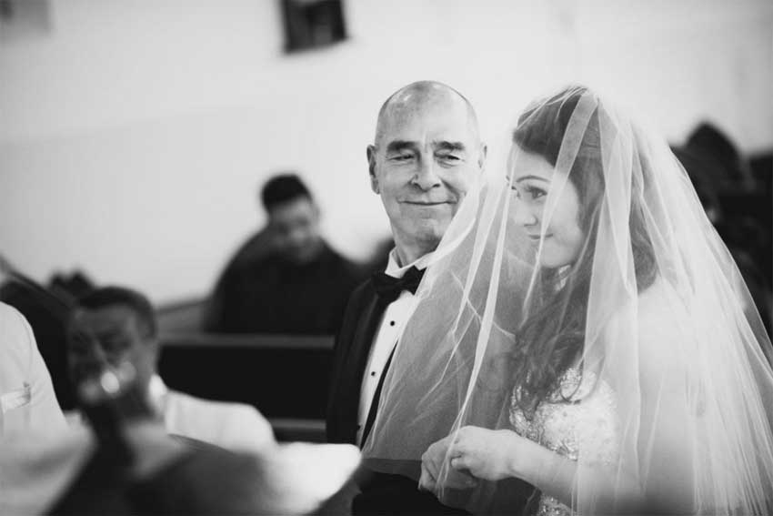 10 wedding photos we absolutely adore Wedding photography we love