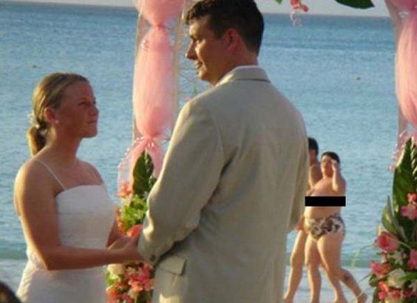 Weddings photobomb