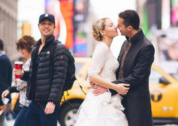 Zach Braff wedding photobomb