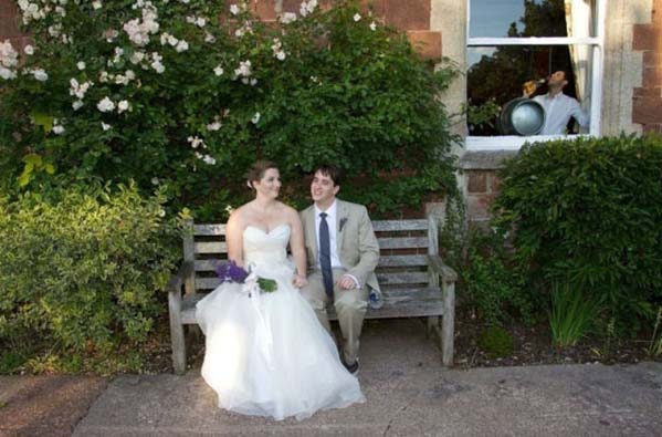 friend in window wedding photobomb