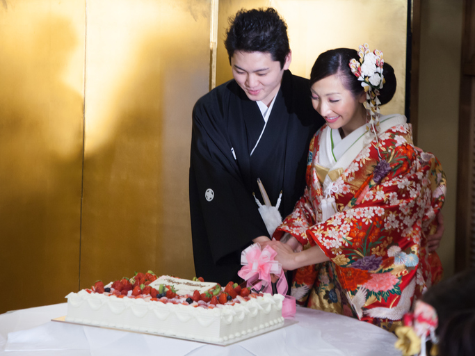 Japanese Bride and Groom cutting a wedding cake