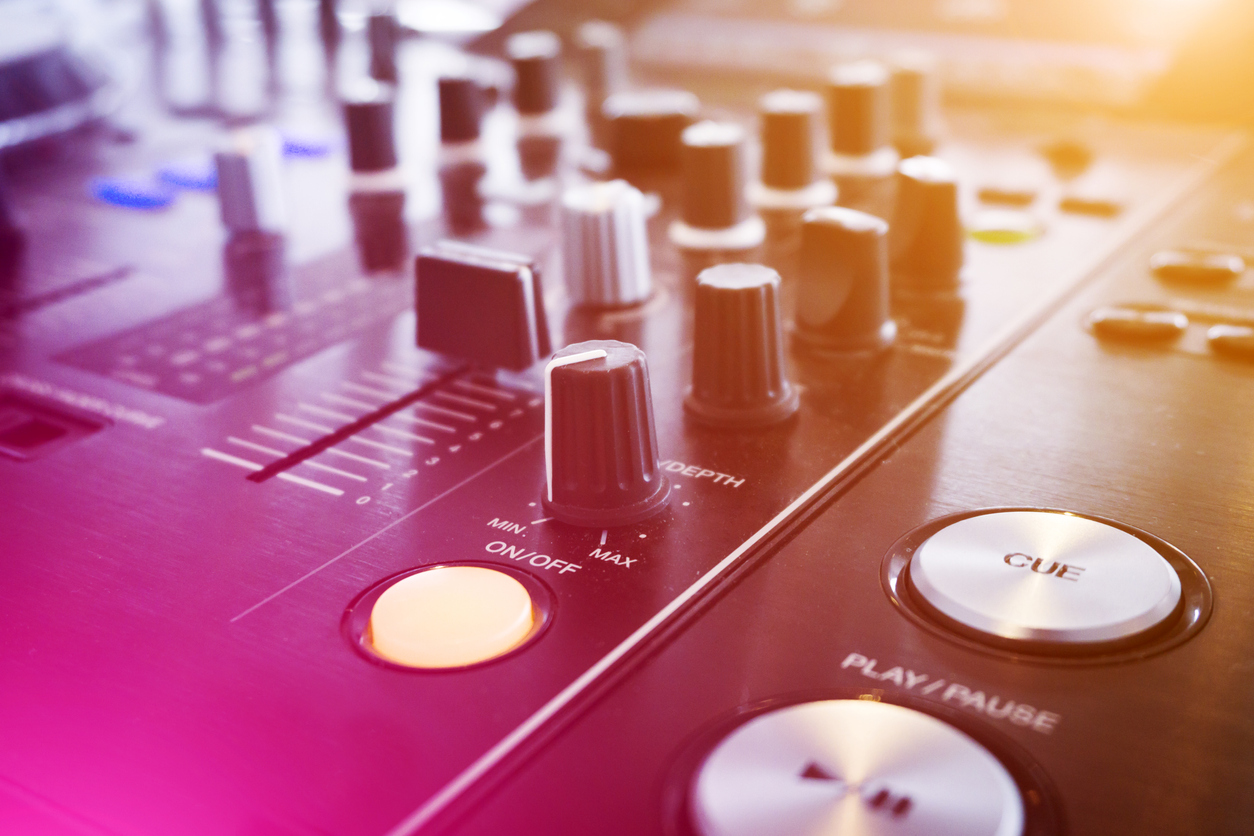 The essential guide to hiring a wedding DJ in 2019 iStock 526722842