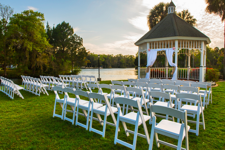 Wedding ceremony crashing - is it rude? Outdoor Wedding