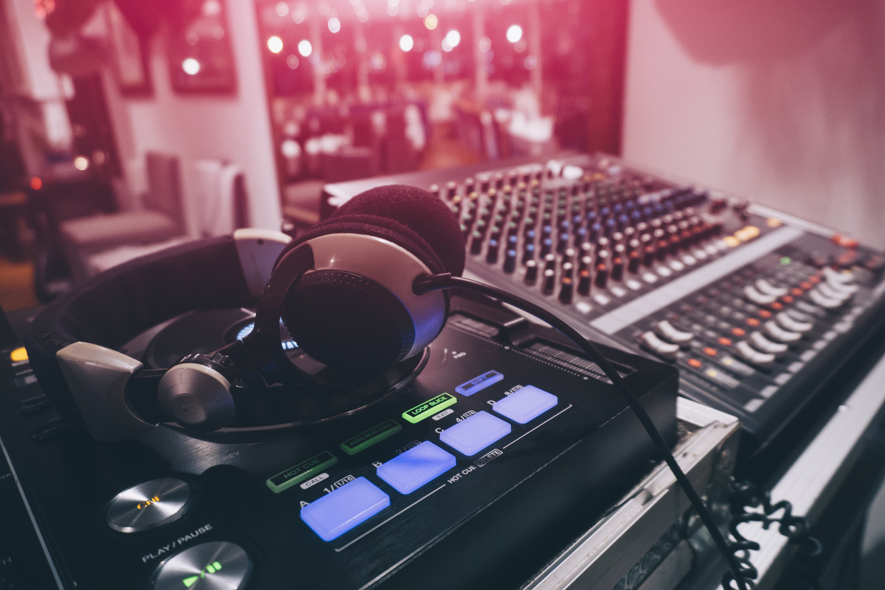 The essential guide to hiring a wedding DJ in 2019 iStock 684108874