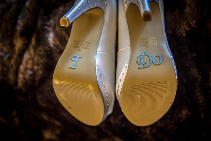 i do letters on bottom of brides shoes