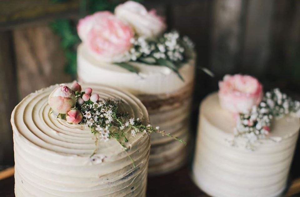 36 Simple Wedding Cakes That Are Gorgeously Understated