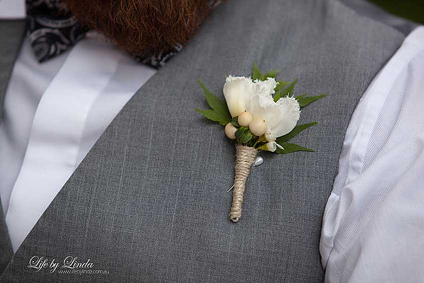 The perils of picking your wedding flowers at the end of your planning wedding flowers