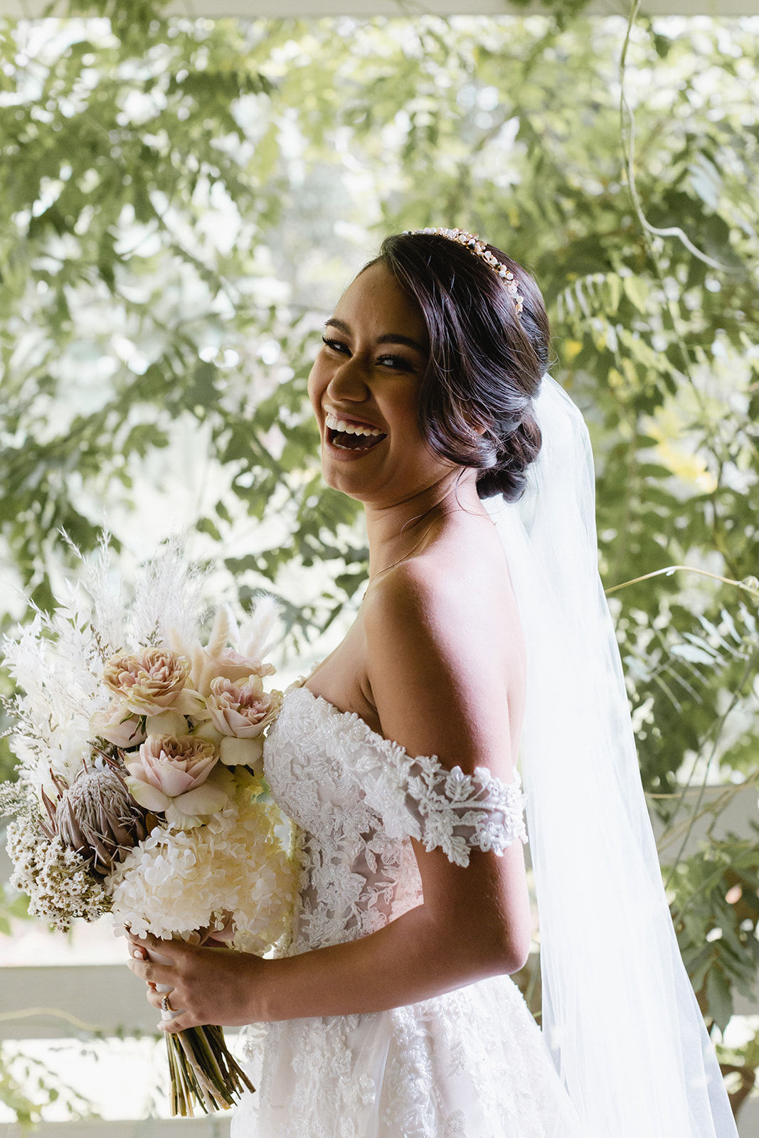 Romantic vintage wedding at Butterfly Red Hill for Evelin and Christian. Photos by Desfura Weddings.