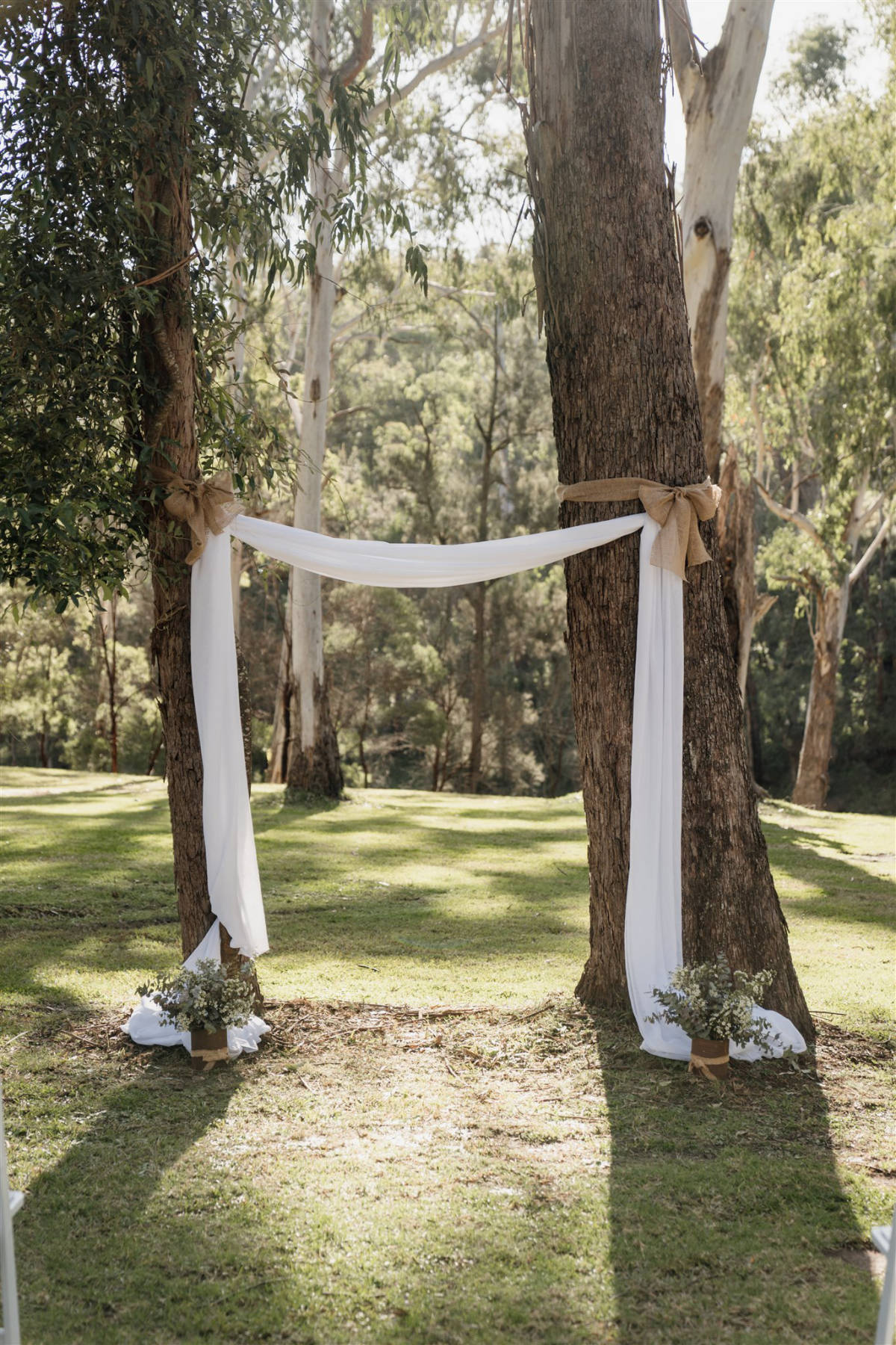 Modern rustic style at Tenayah and Josh's Gordon Country wedding in QLD, photographed by Sam Wyper Photography.