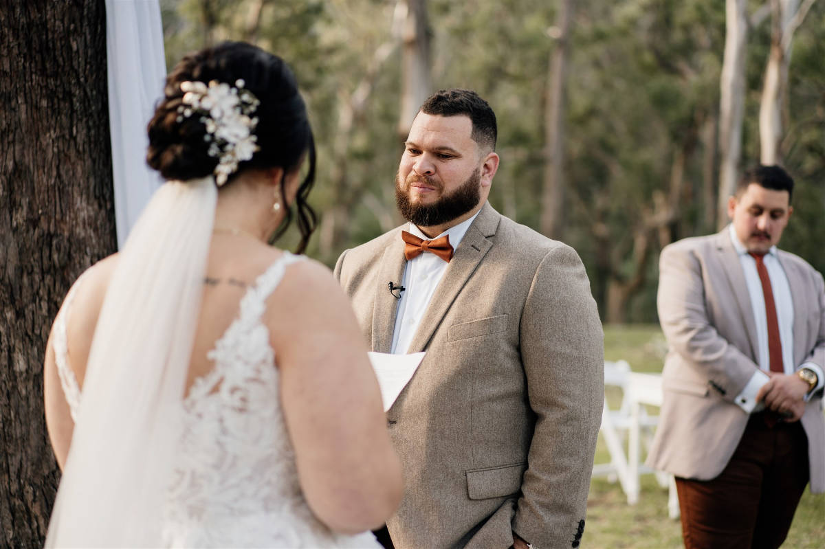 Modern rustic style at Tenayah and Josh's Gordon Country wedding in QLD, photographed by Sam Wyper Photography.