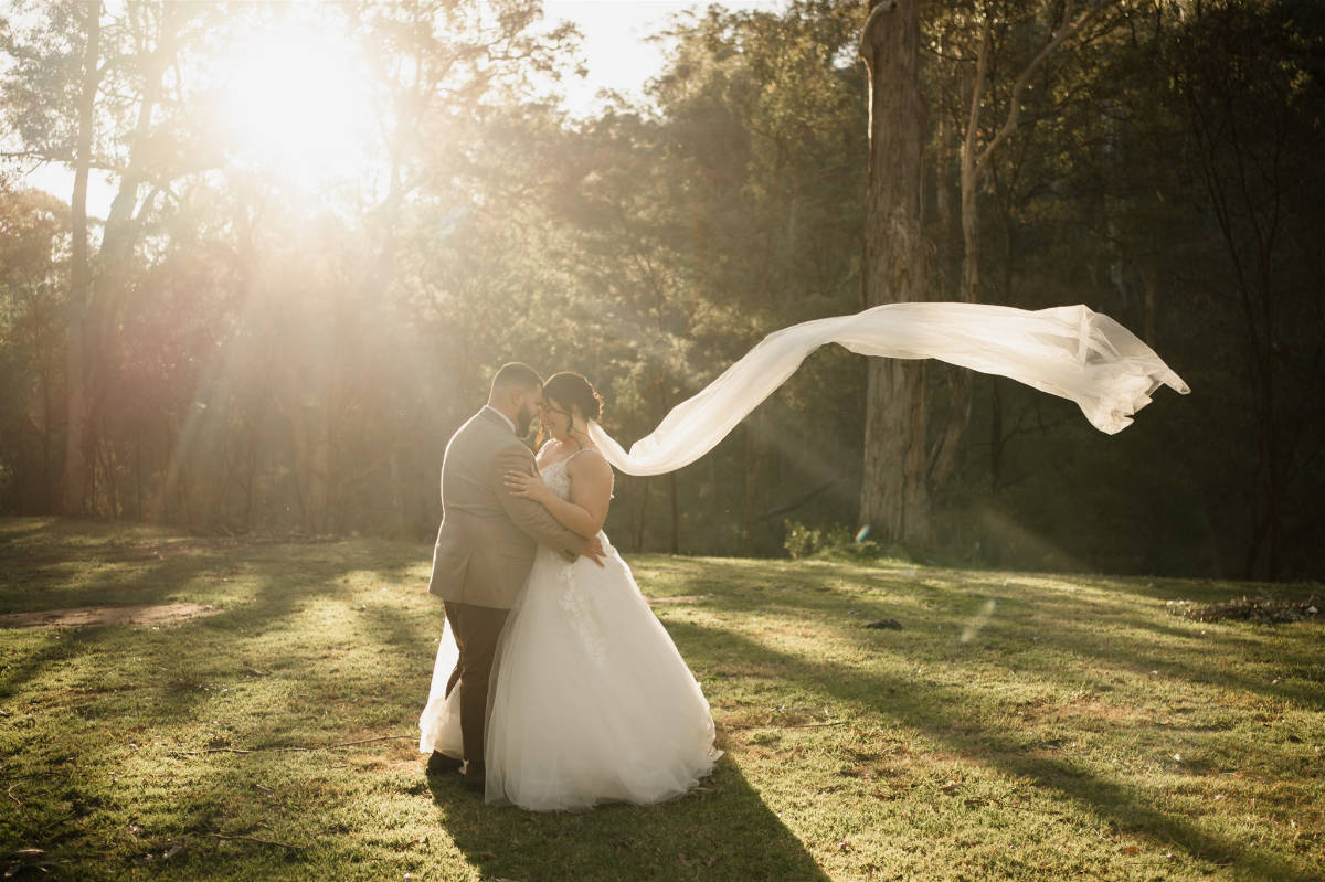 Modern rustic style at Tenayah and Josh's Gordon Country wedding in QLD, photographed by Sam Wyper Photography.