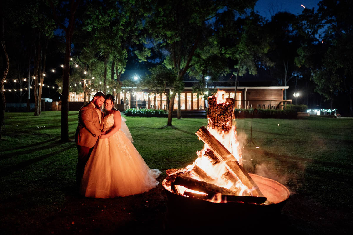 Modern rustic style at Tenayah and Josh's Gordon Country wedding in QLD, photographed by Sam Wyper Photography.