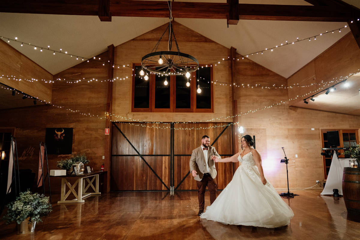 Modern rustic style at Tenayah and Josh's Gordon Country wedding in QLD, photographed by Sam Wyper Photography.