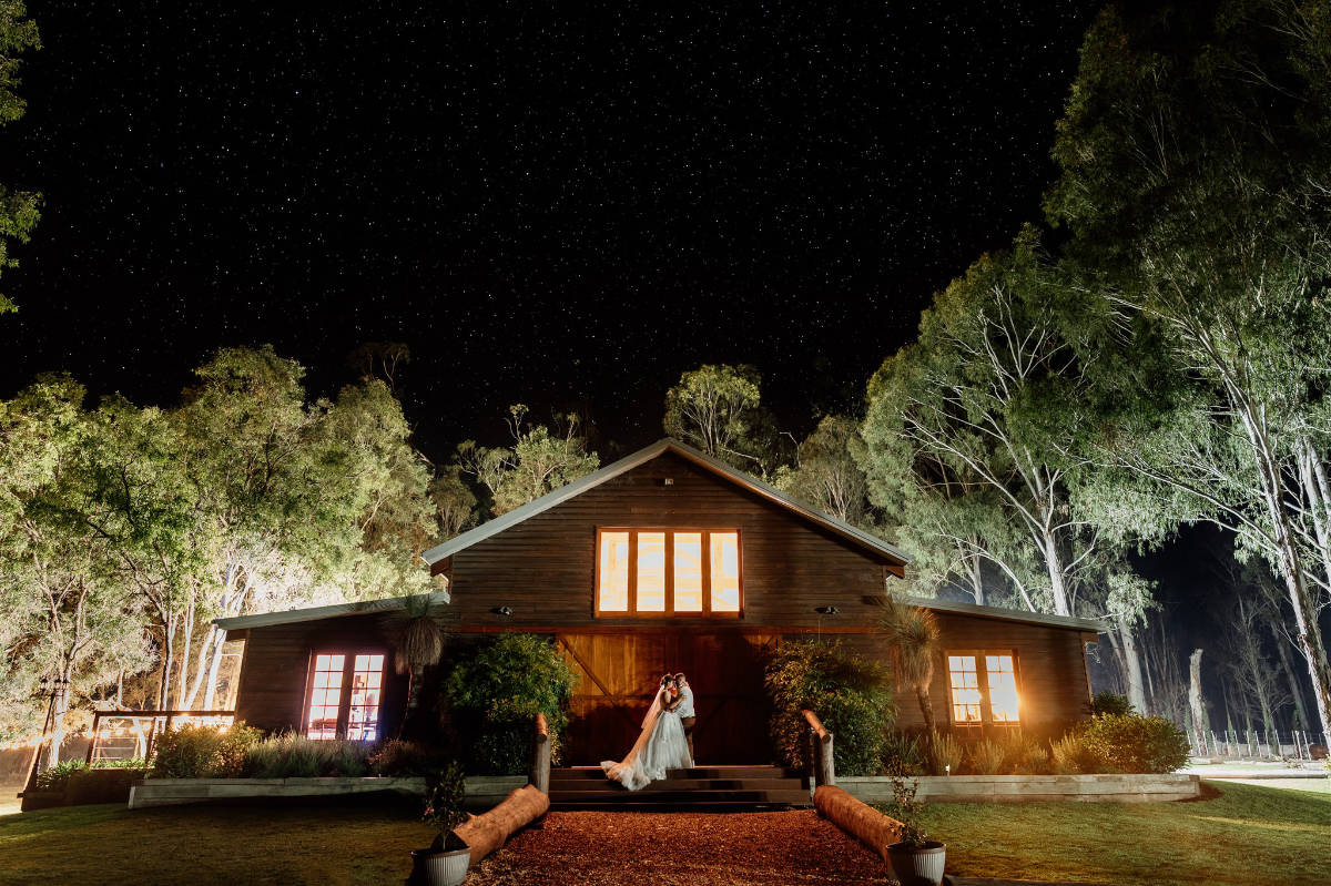 Modern rustic style at Tenayah and Josh's Gordon Country wedding in QLD, photographed by Sam Wyper Photography.