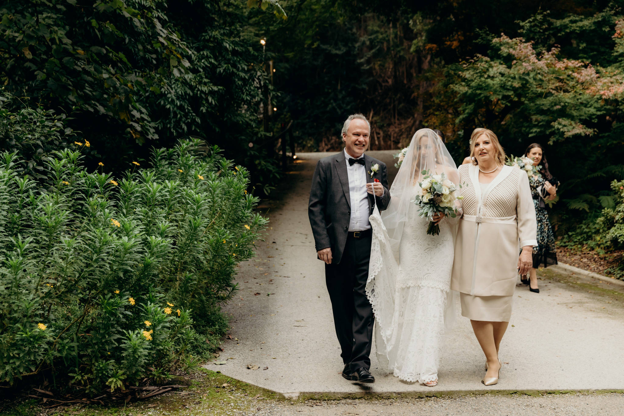 Lyrebird Falls Dandenong Ranges Wedding, classic and romantic, for Grace & Mike. Photos by T-One Image