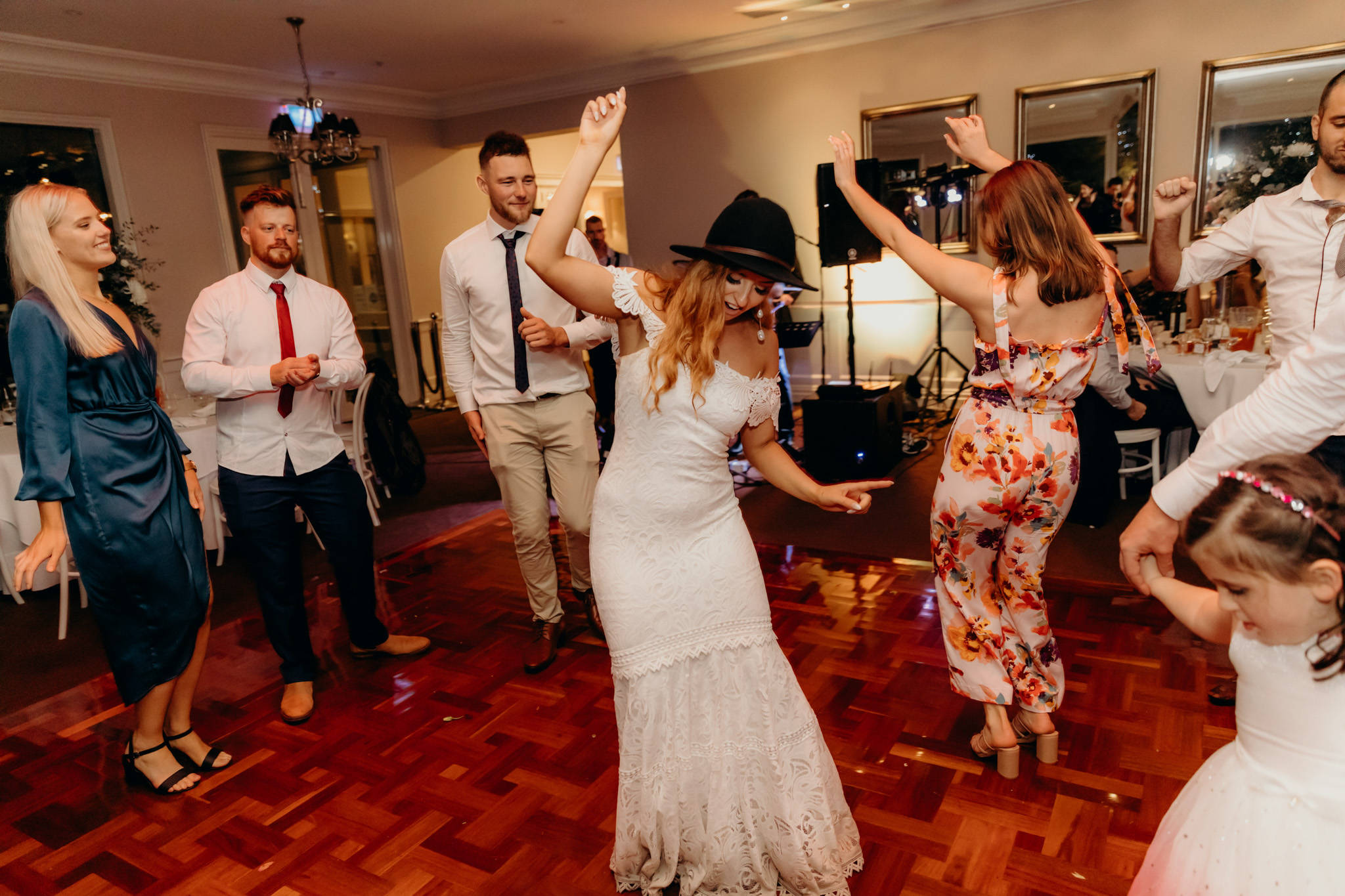 Lyrebird Falls Dandenong Ranges Wedding, classic and romantic, for Grace & Mike. Photos by T-One Image