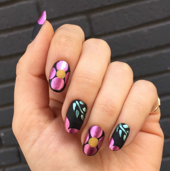 Nailed it: spectacular manicures for your big day Metallic flower nails