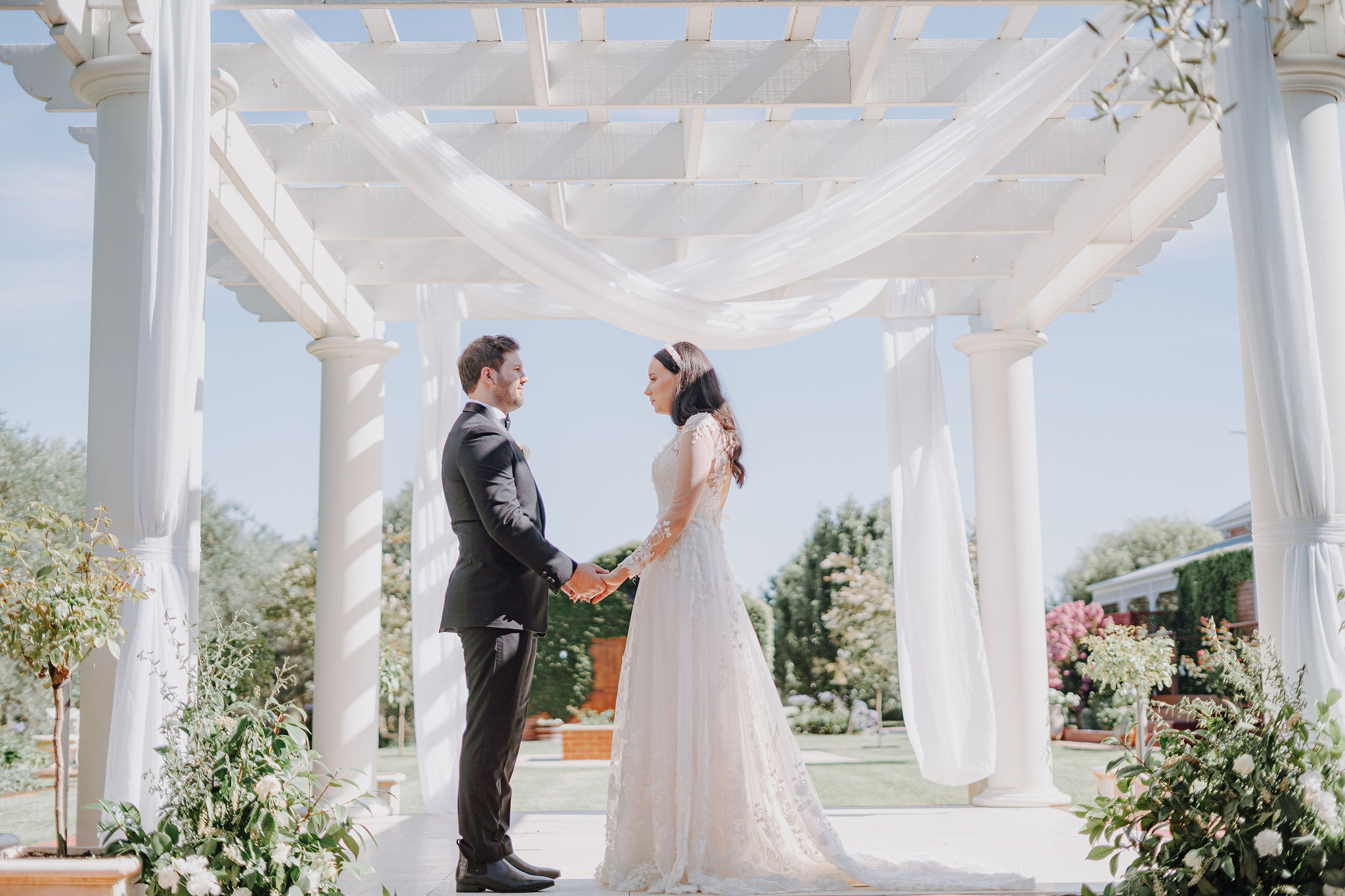 Modern romantic wedding of Amy and Brandon at Olivehouse Function Centre, Kialla. Photo by Veri Photography.