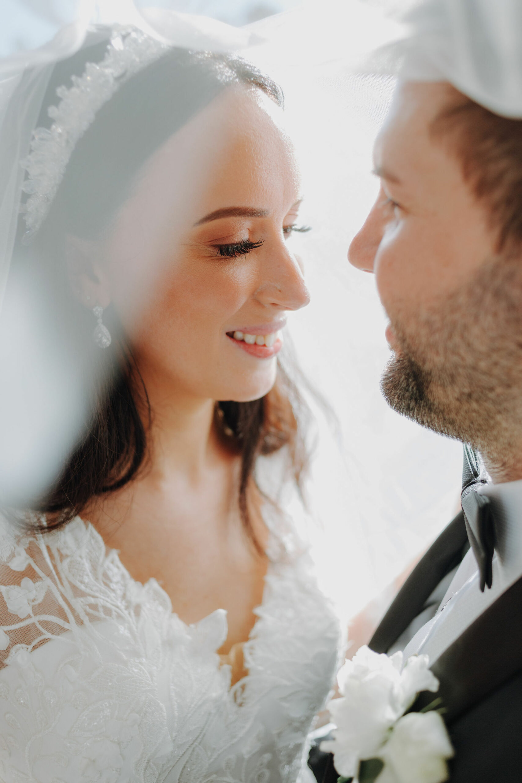 Modern romantic wedding of Amy and Brandon at Olivehouse Function Centre, Kialla. Photo by Veri Photography.