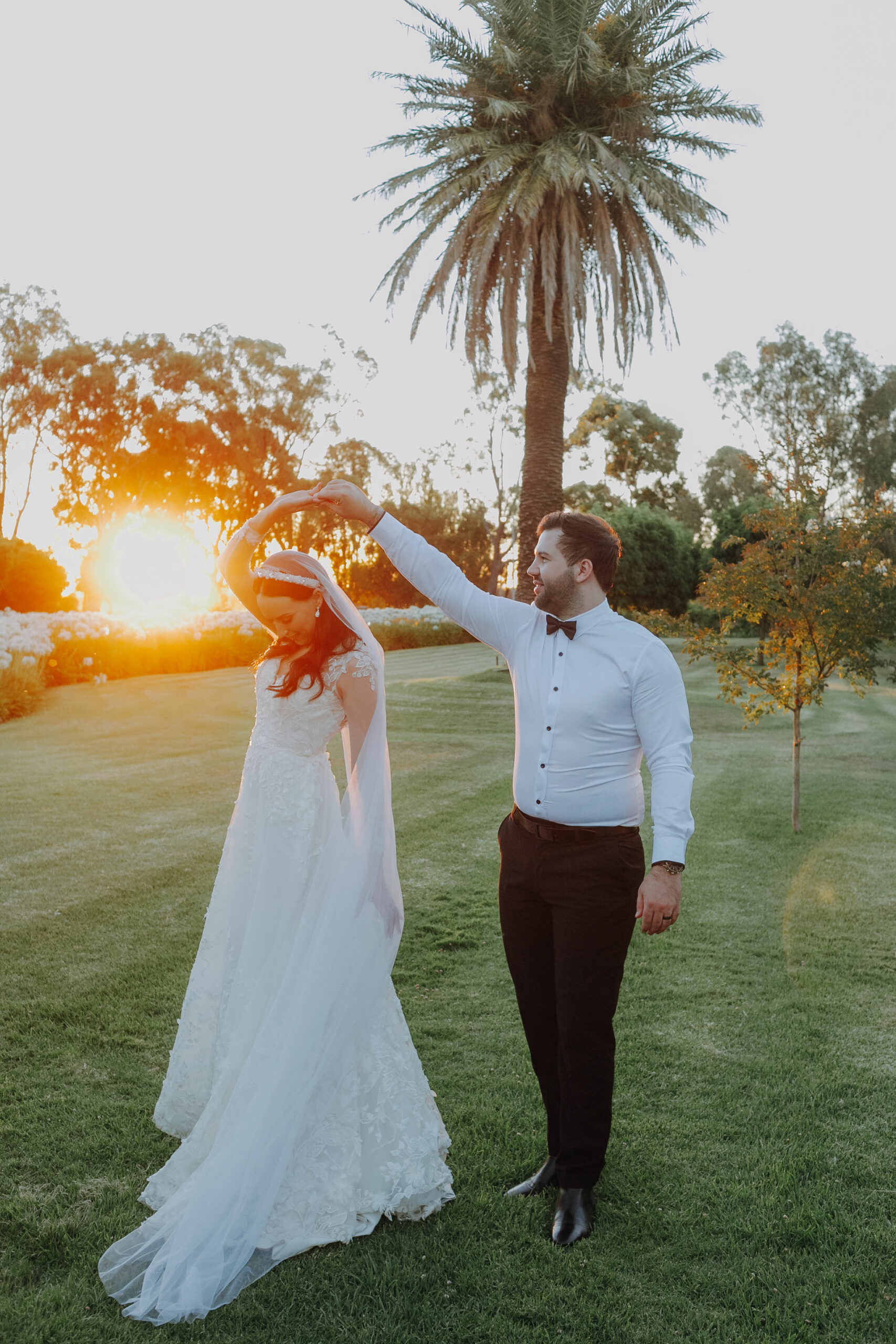 Modern romantic wedding of Amy and Brandon at Olivehouse Function Centre, Kialla. Photo by Veri Photography.