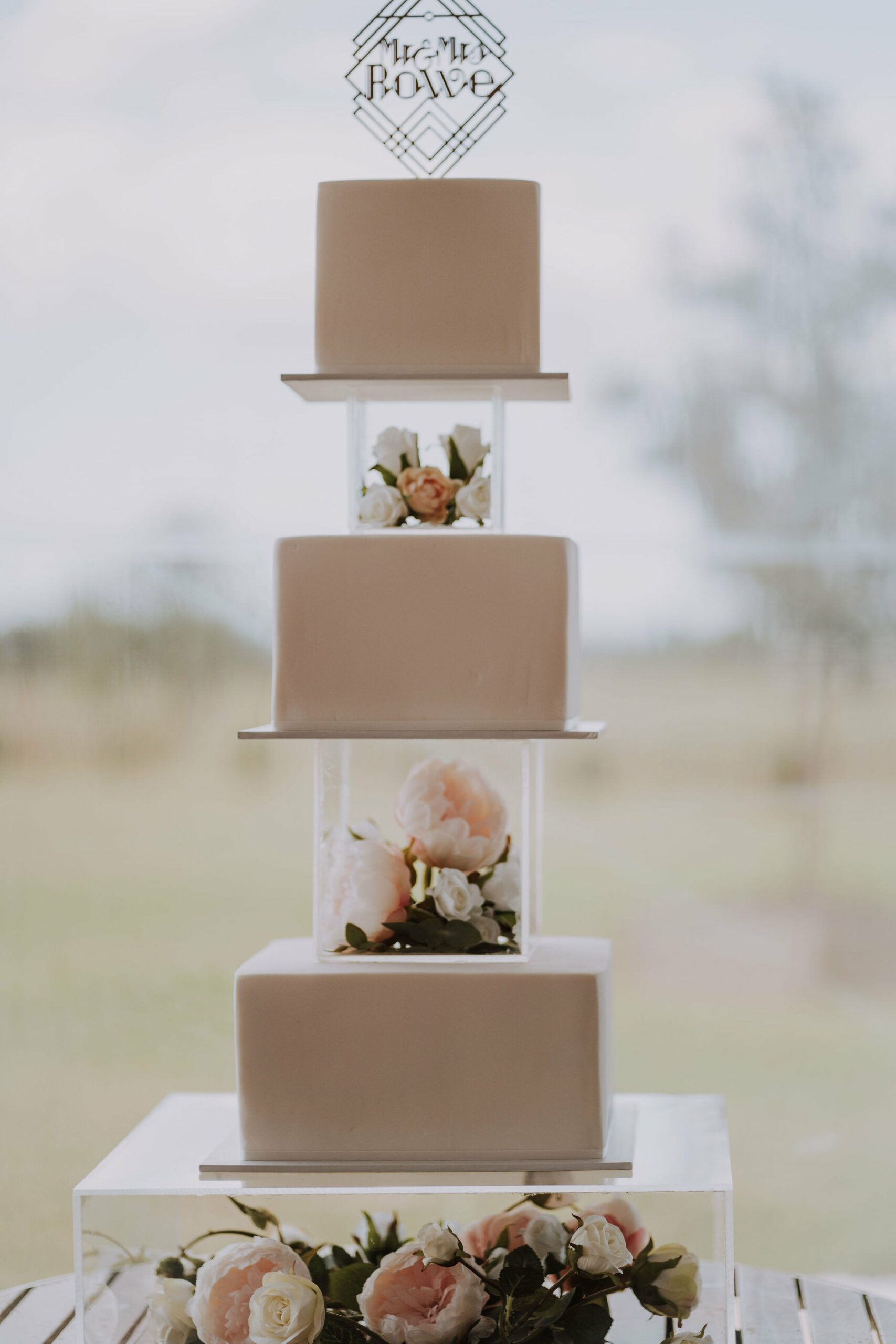 Luxury marquee wedding for Vanessa and Joe at Peterson House Hunter Valley. Planned and styled by Hunter Events NSW. Photographed by Popcorn Photography