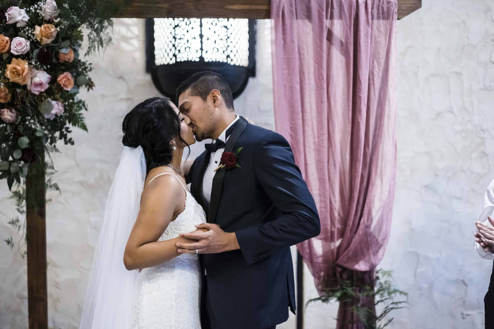 Sandalford Wines wedding in Perth Swan Valley for Niya and Aaron. Photos by Paul Winzar Photography