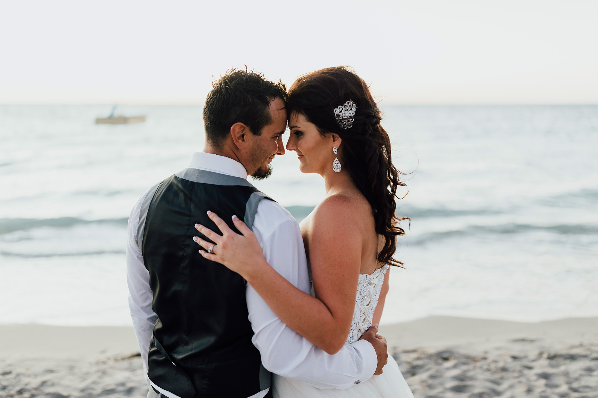 Alisha_Matt_Elegant-Beach-Wedding_038