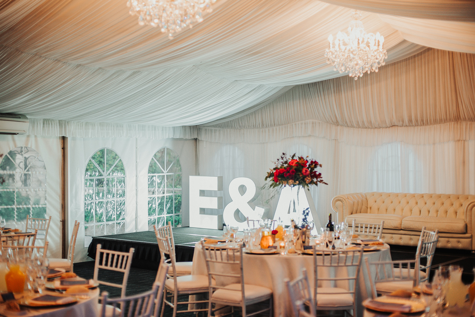 Alison_Eamonn_Elegant-Marquee-Wedding_040