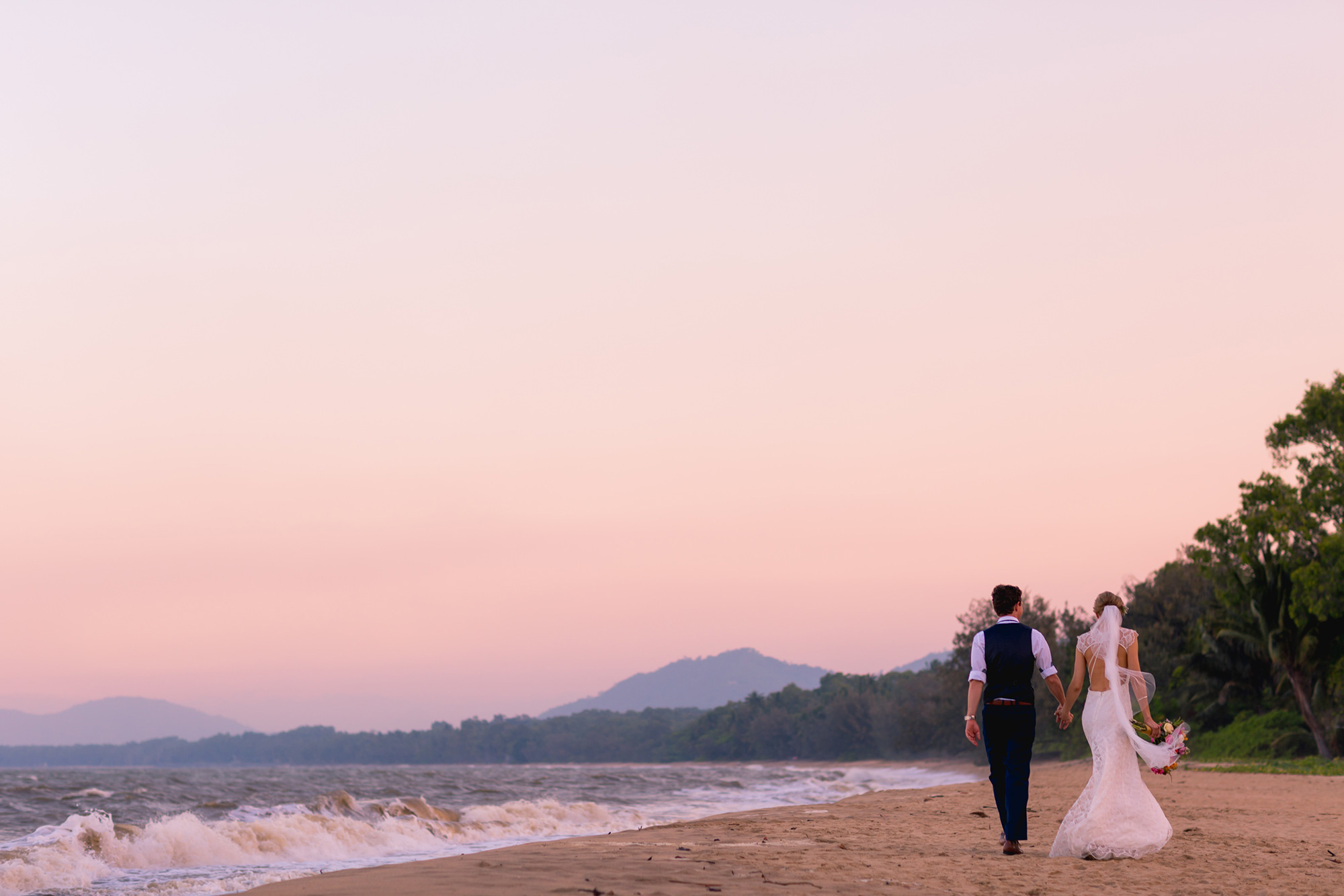 Amanda_Brendan_Modern-Tropical-Wedding_Blue-Sky-Photography_041