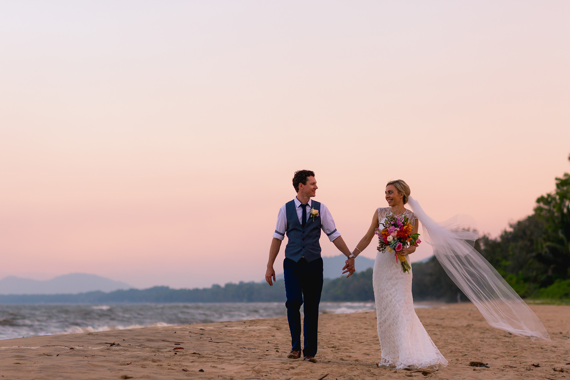 Amanda_Brendan_Modern-Tropical-Wedding_Blue-Sky-Photography_042