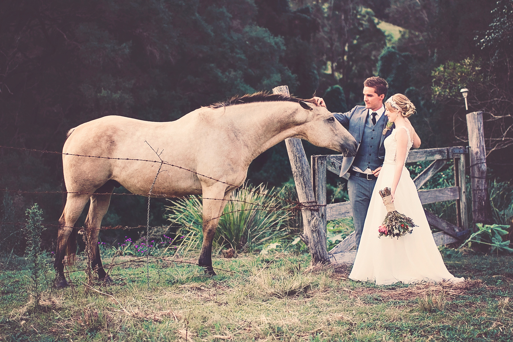 Anna_Jamie_Rustic-Vineyard-Wedding_004