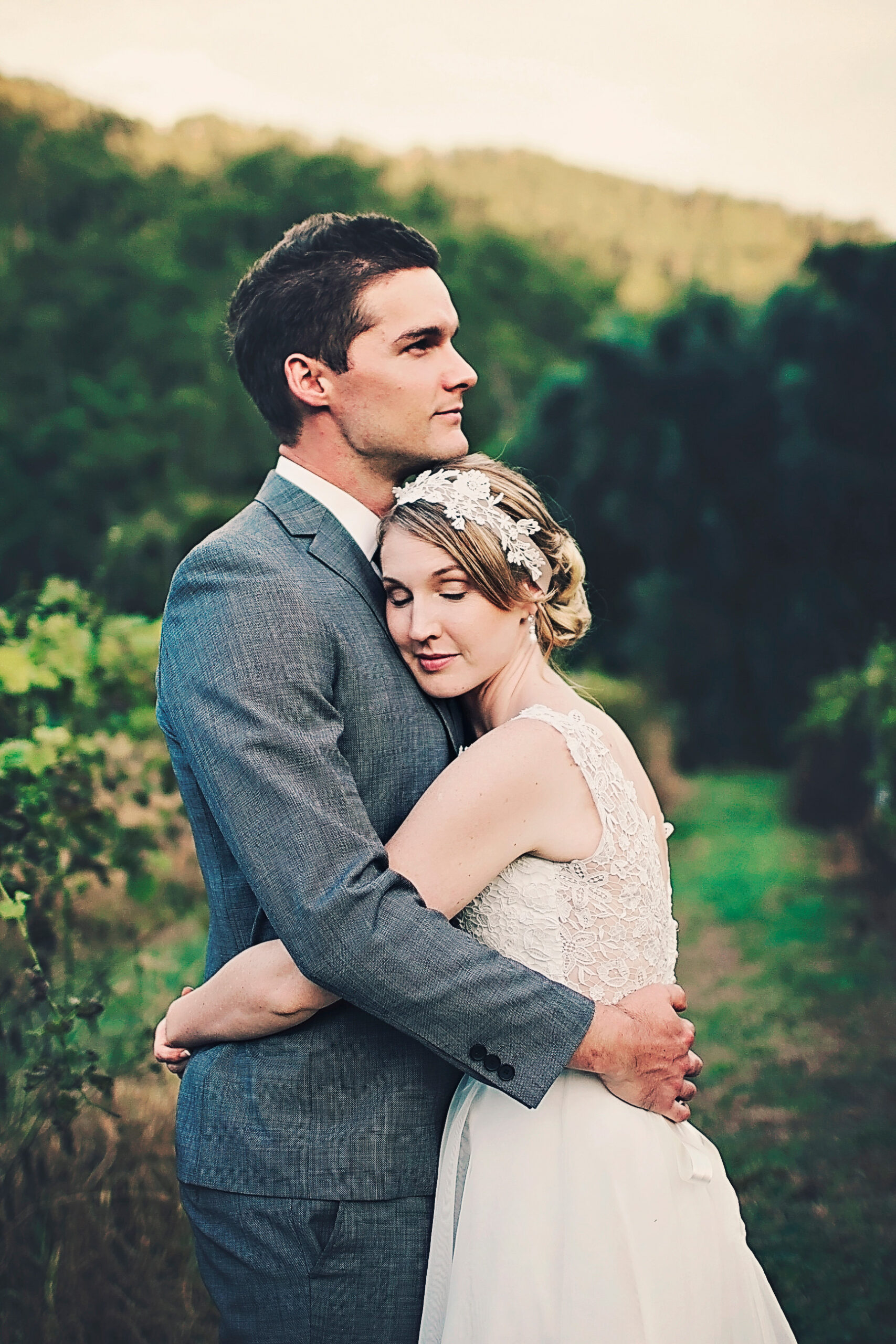 Anna_Jamie_Rustic-Vineyard-Wedding_012