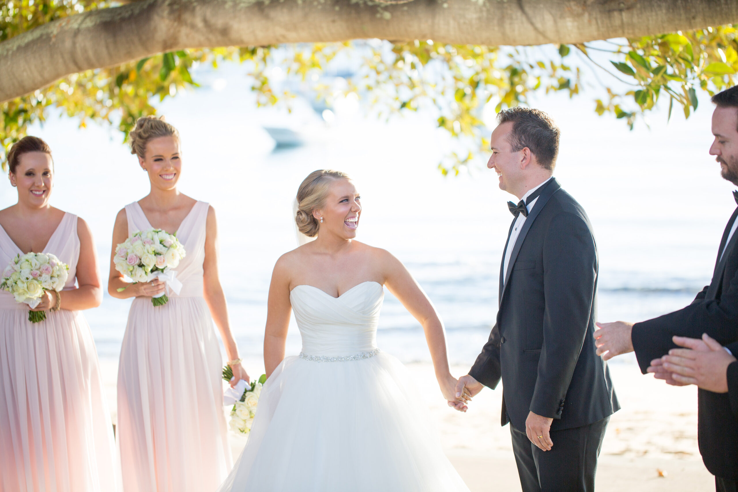 April_Alex_Elegant-Beach-Wedding_010b