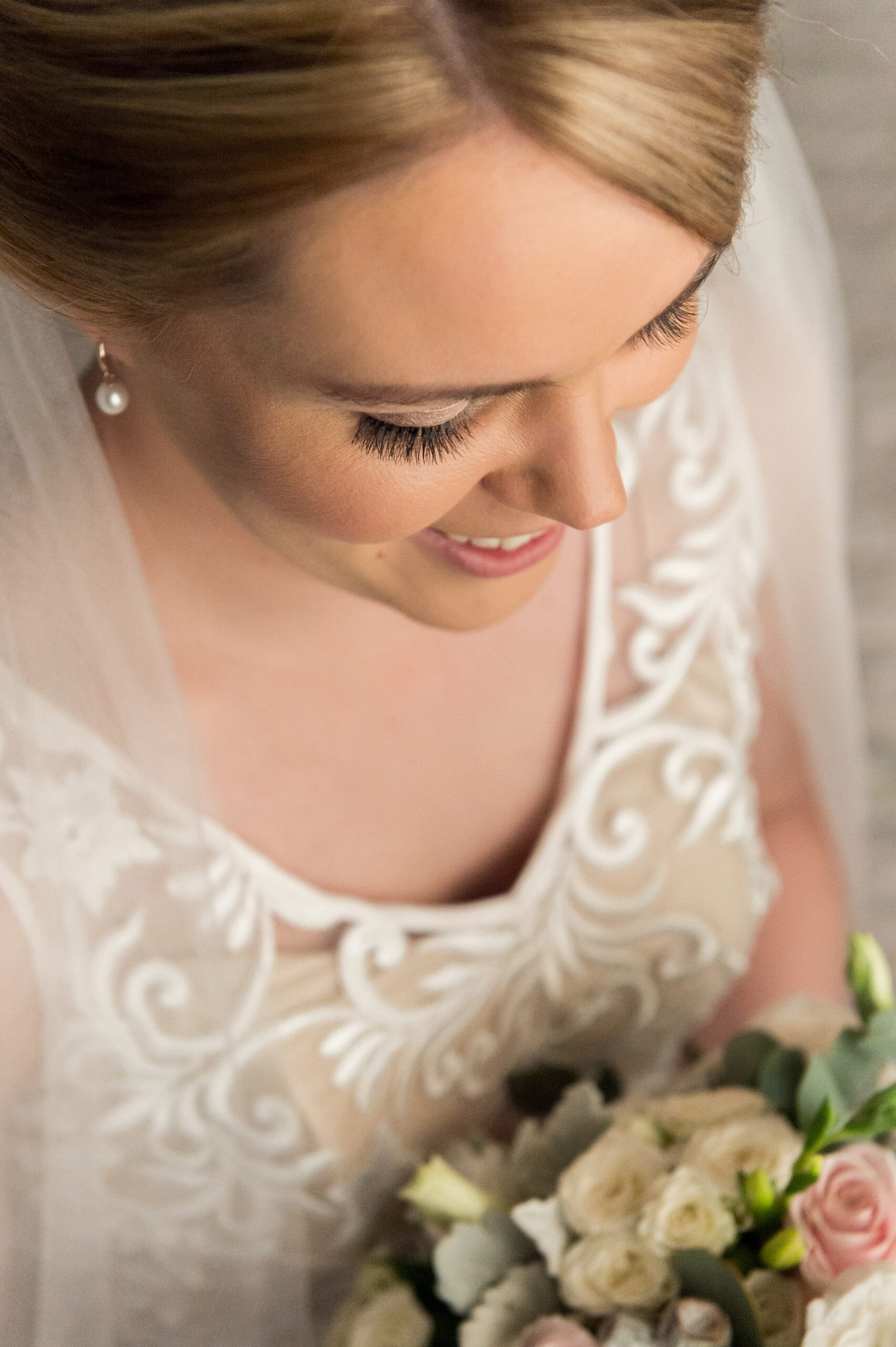 Ashleigh_Daniel_Classic-Wedding_006