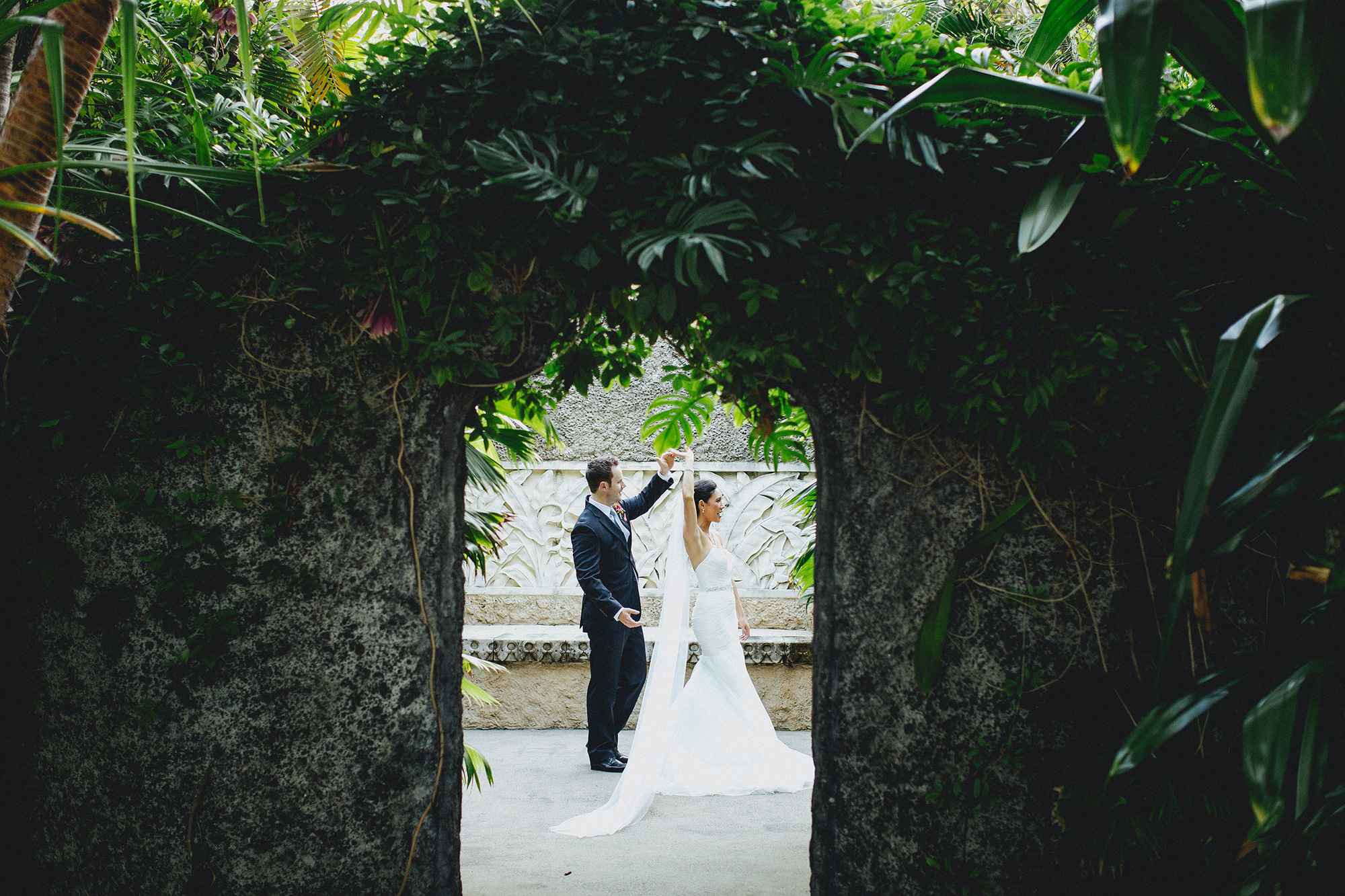 Aundrea_Dan_Tropical-Chic-Wedding_039