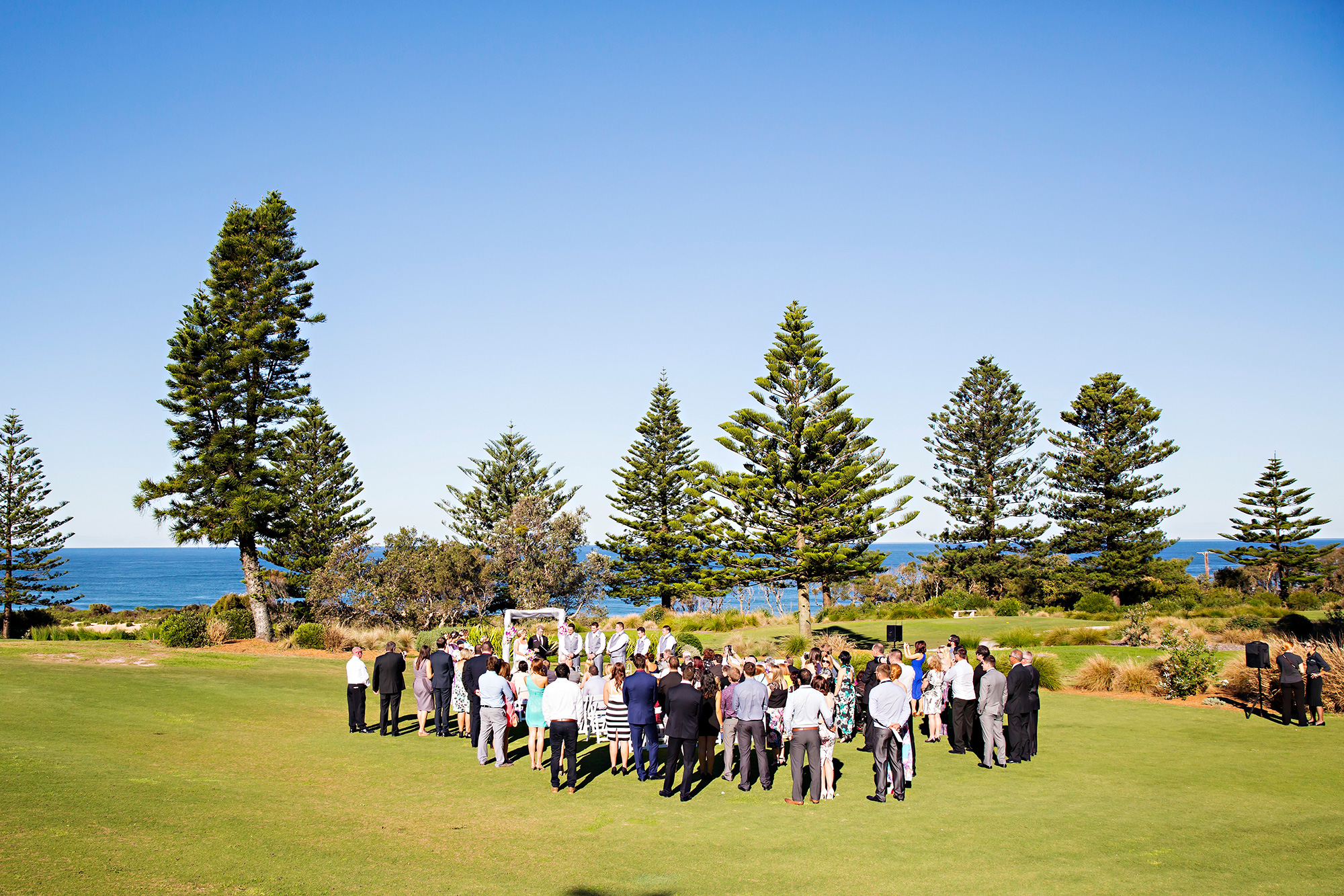 Briannon_Aaron_Shelly-Beach-Wedding_008