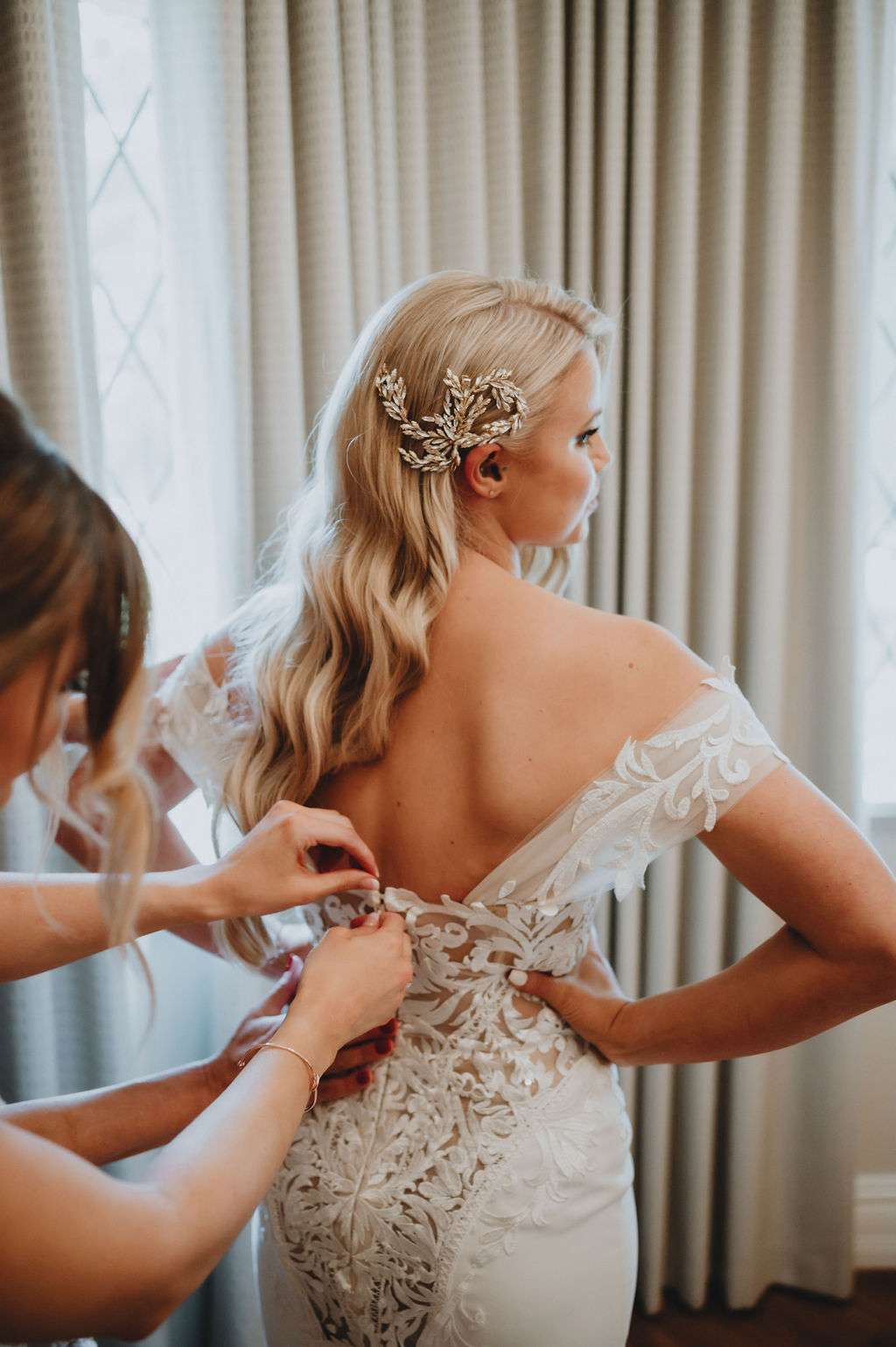 Brookleigh Estate Marquee Wedding Confetti and Co Amy Skinner Photography Gaby Mark 06