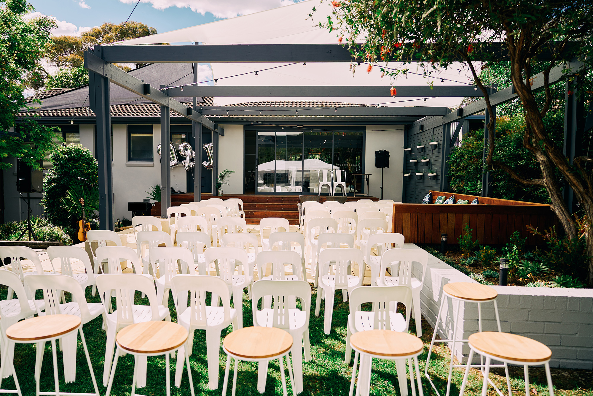 Byron Jeremy Modern Garden Wedding Lydia Downe Photography FAV 004