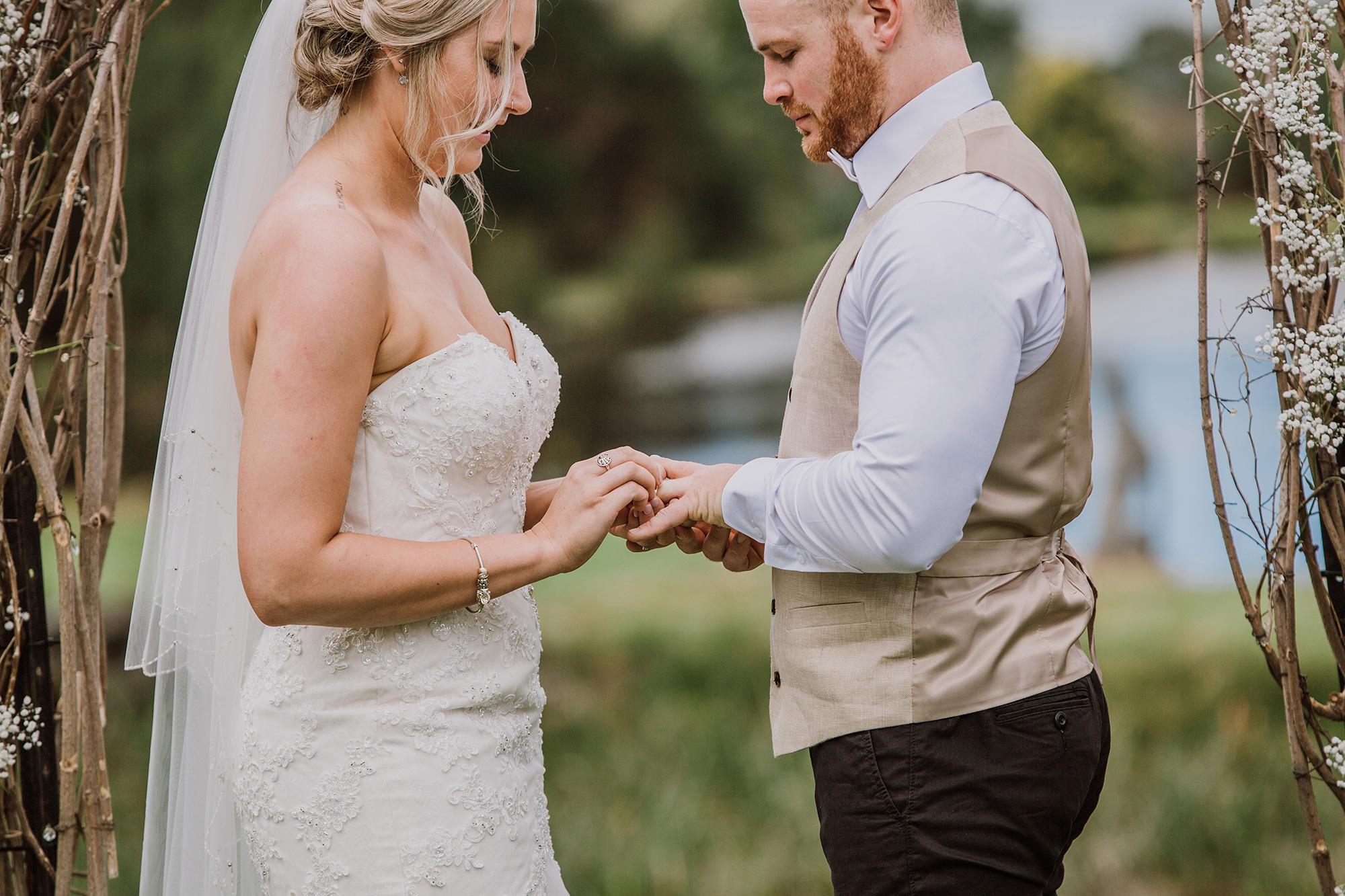 Caitlyn_Brenton_Rustic-Wedding_014