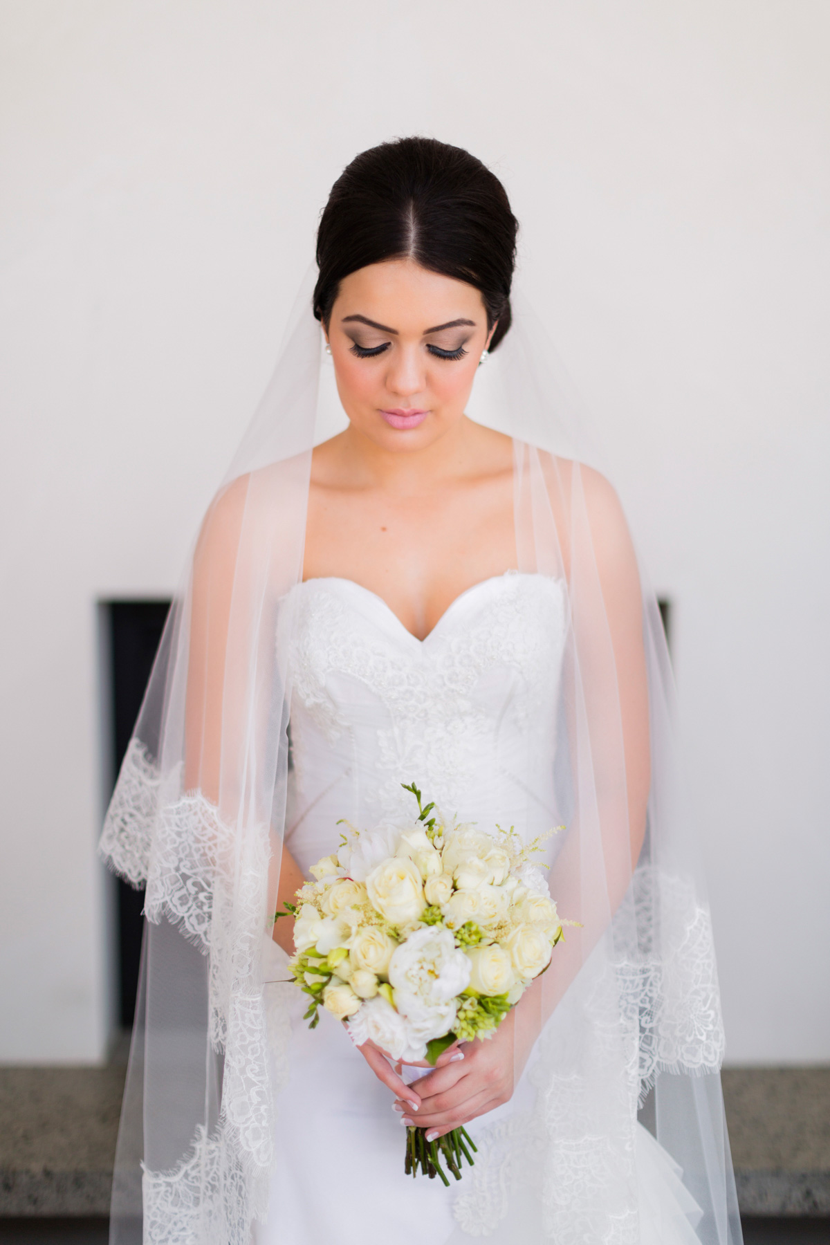 Carla_Anthony_Romantic-Vintage-Wedding_004