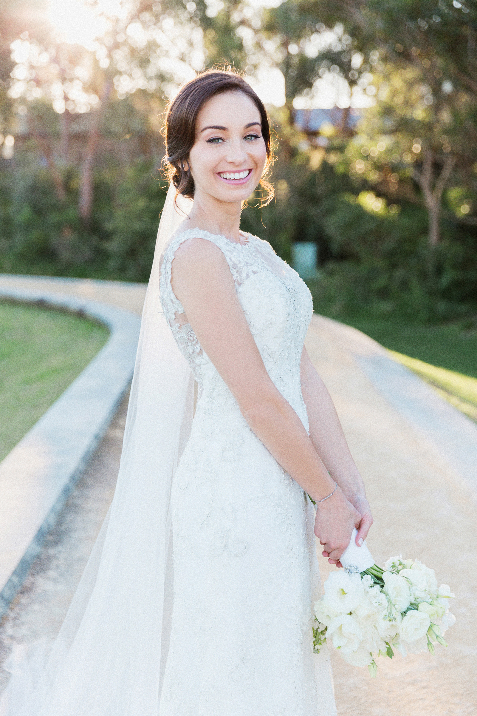 Lakeside proposal leads to Ellen and Joel's classic wedding | Easy Weddings