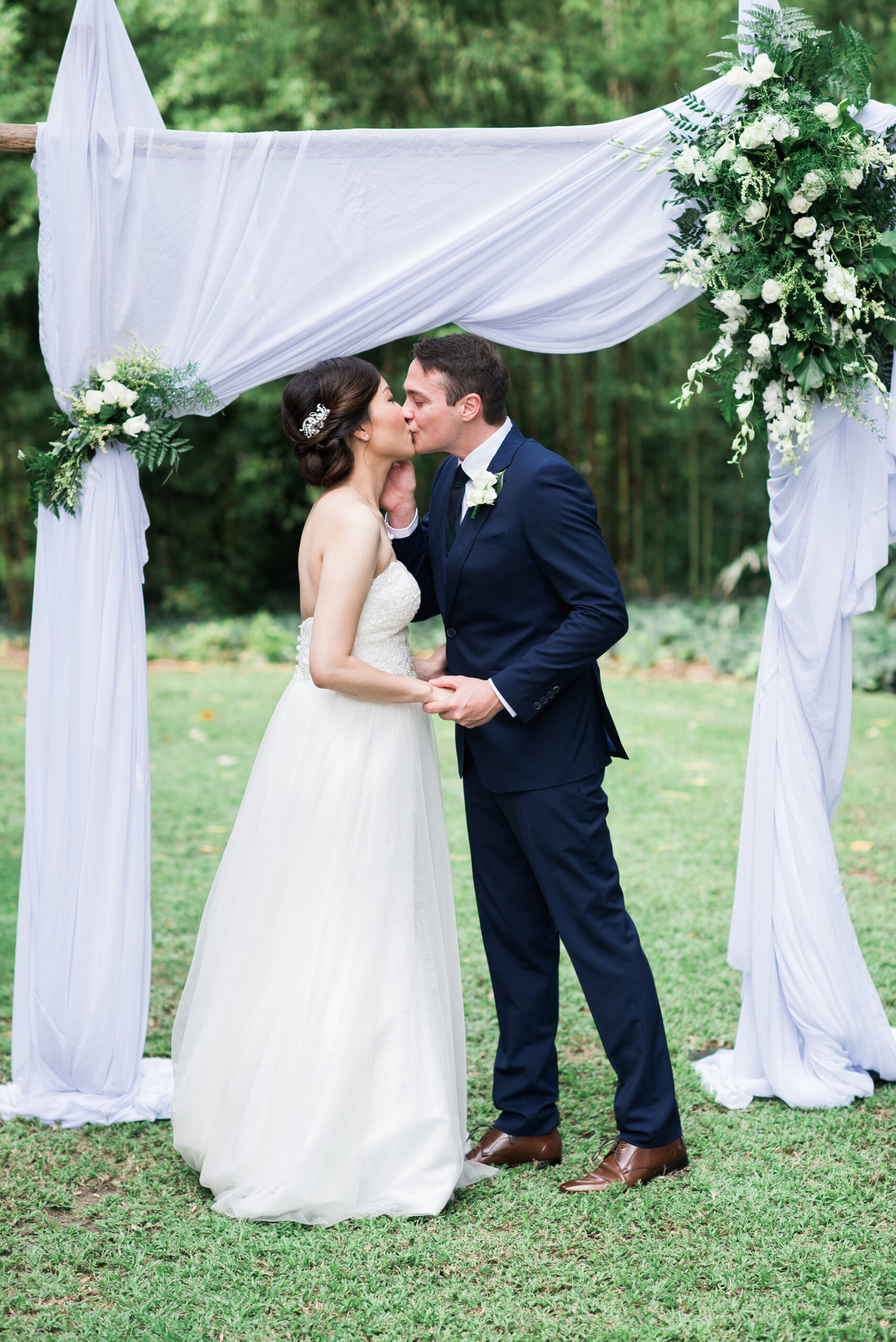 Ellen_Josh_Elegant-Garden-Wedding_019