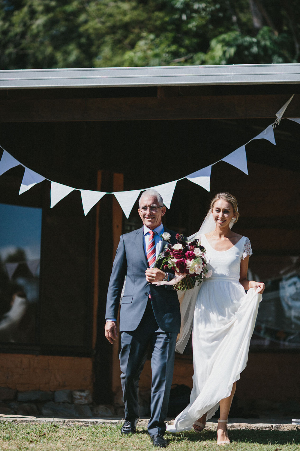 Emma_Dave_Relaxed-Rustic-Wedding_SBS_016