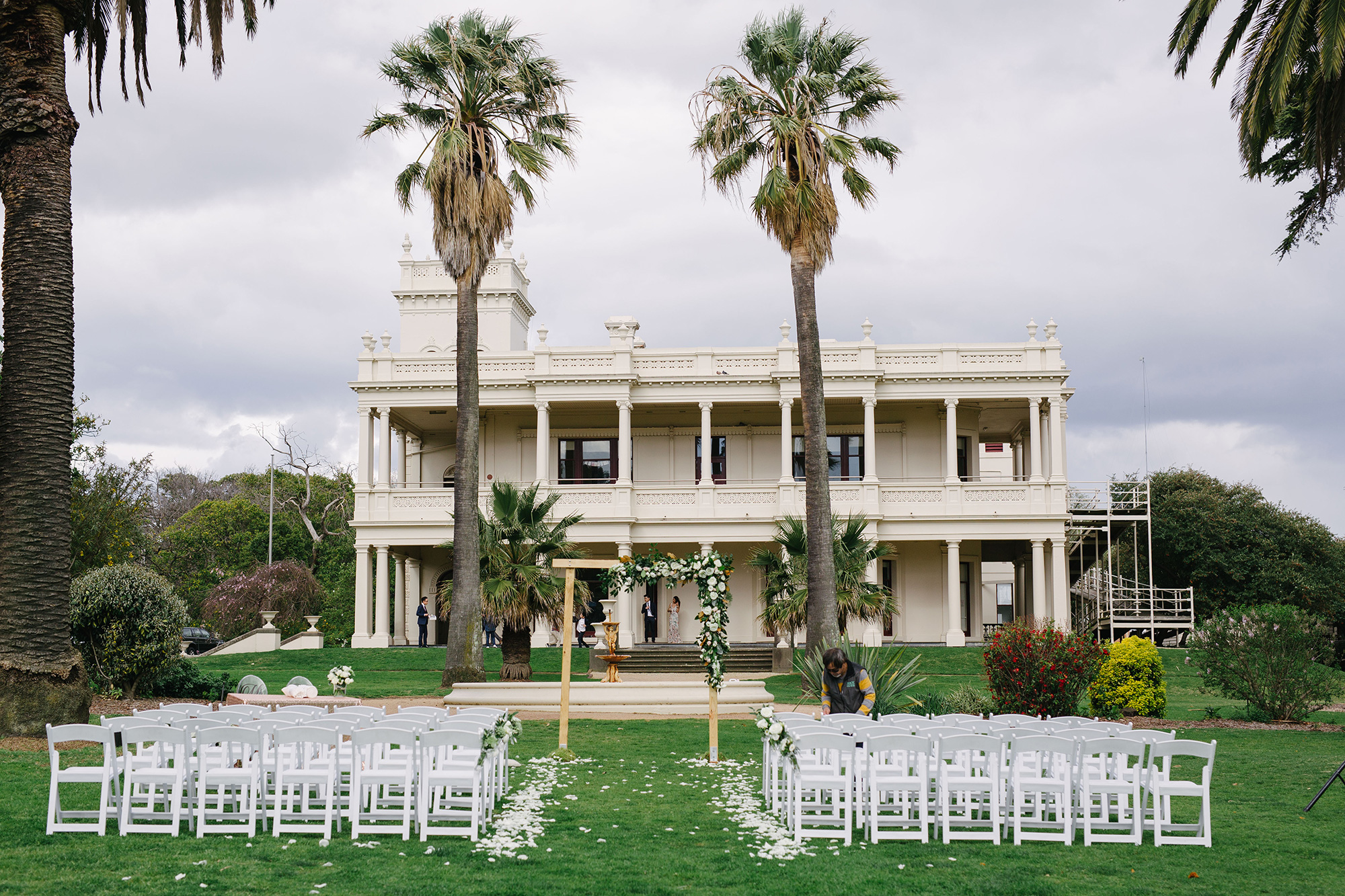 Eve_Phuc_Modern-Elegant-Wedding_Madeleine-Chiller-Photography_015