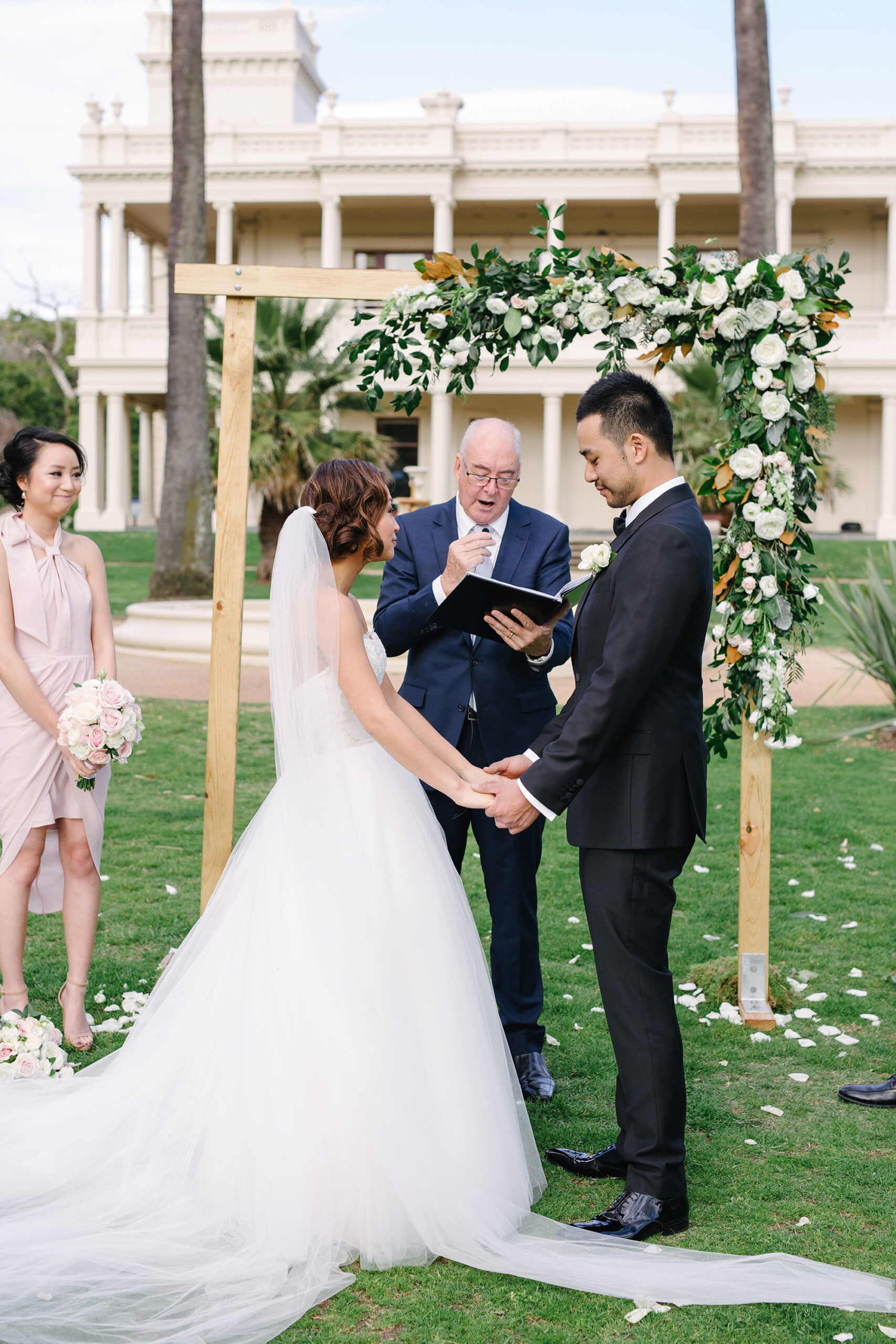 Eve_Phuc_Modern-Elegant-Wedding_Madeleine-Chiller-Photography_018