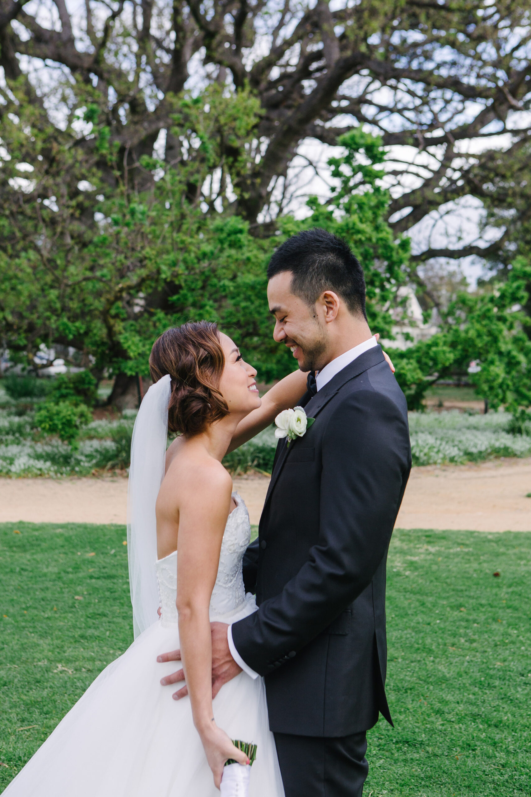 Eve_Phuc_Modern-Elegant-Wedding_Madeleine-Chiller-Photography_024