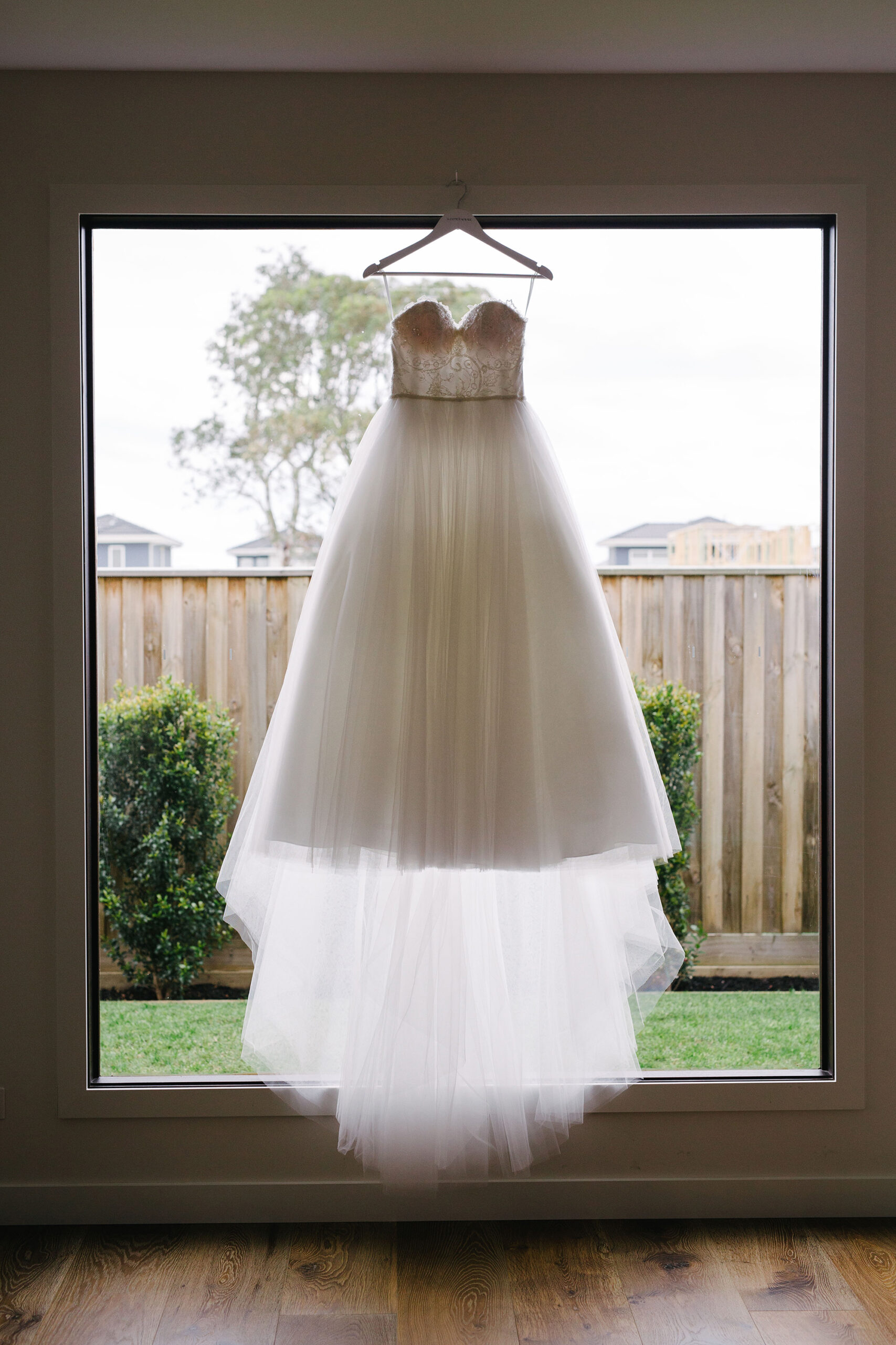 Eve_Phuc_Modern-Elegant-Wedding_Madeleine-Chiller-Photography_SBS_009